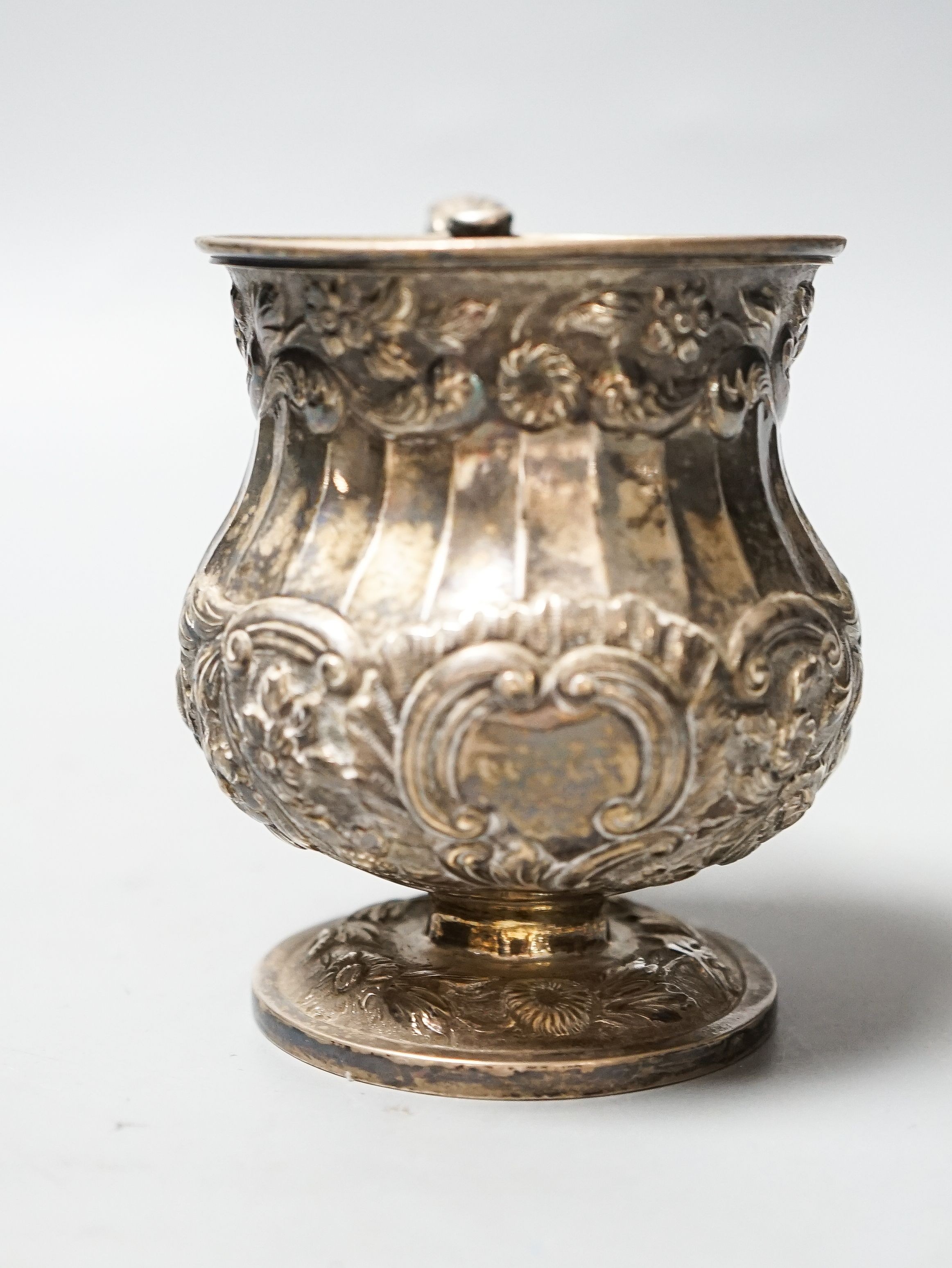 A George IV embossed silver christening mug, London, 1825, height 95mm, 206 grams.